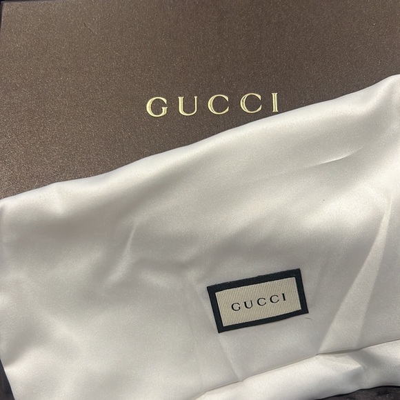 GUCCI black embossed zip around wallet. Brand new with dust bag and original box - Picture 5 of 8